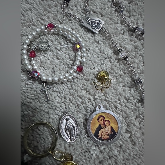 Catholic Religious Accessory Set - Picture 7 of 9